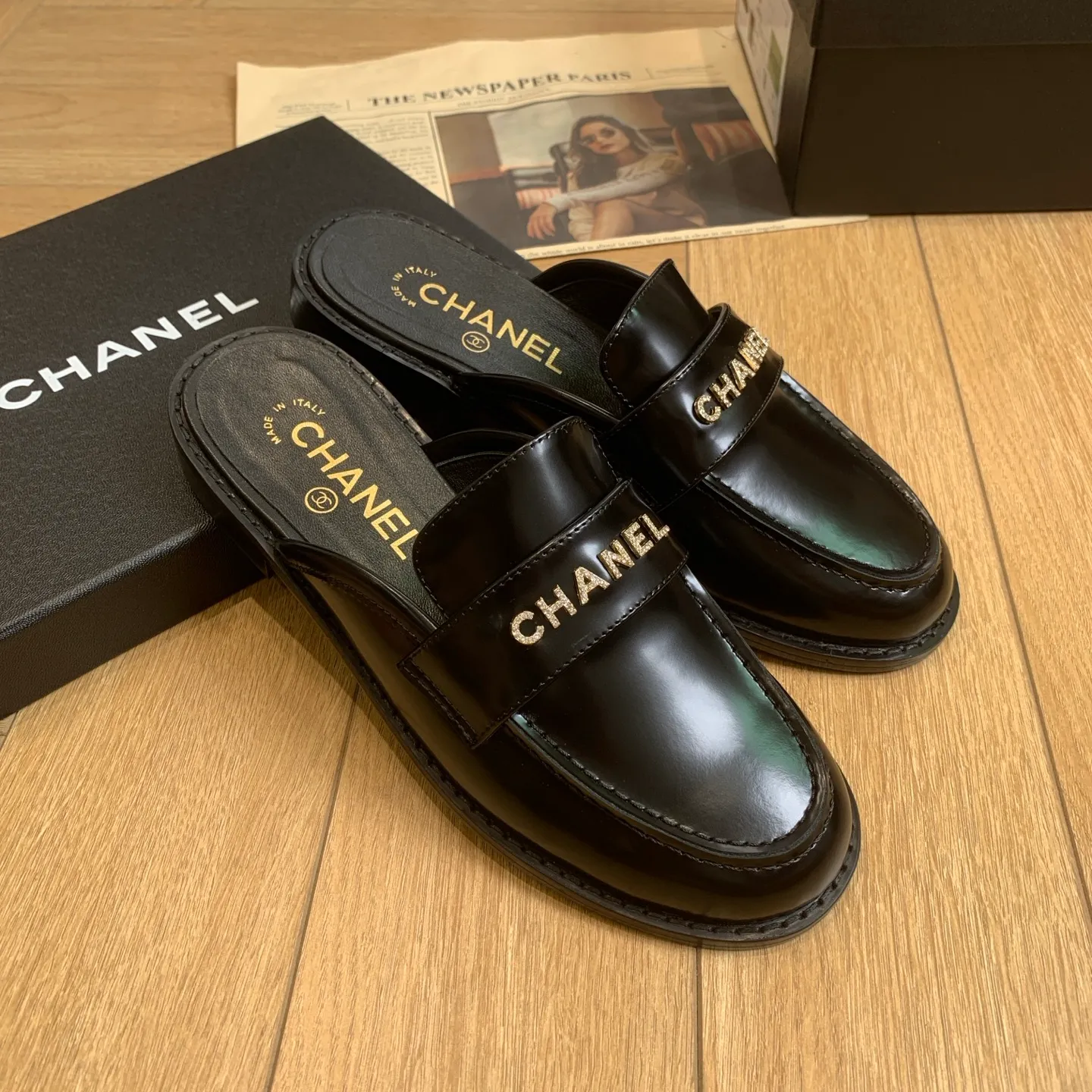 👟👟Ex-factory price 600👟👟 🍀2025 spring and summer new Chanel Chanel small diamond buckle monogram Loaf lazy half-slippers, which can be worn all year round. No matter when you wear them, they are very high-end and durable. You can attract attention when shopping on the street! Easily travel between commuting and leisure occasions, becoming a carefree fashionable and elegant woman ~ Upper: cowhide/butter Lining: lambskin Sole: Italian genuine leather outsole Size: 35-39 (40/41 customized, non-refundable and non-exchangeable
